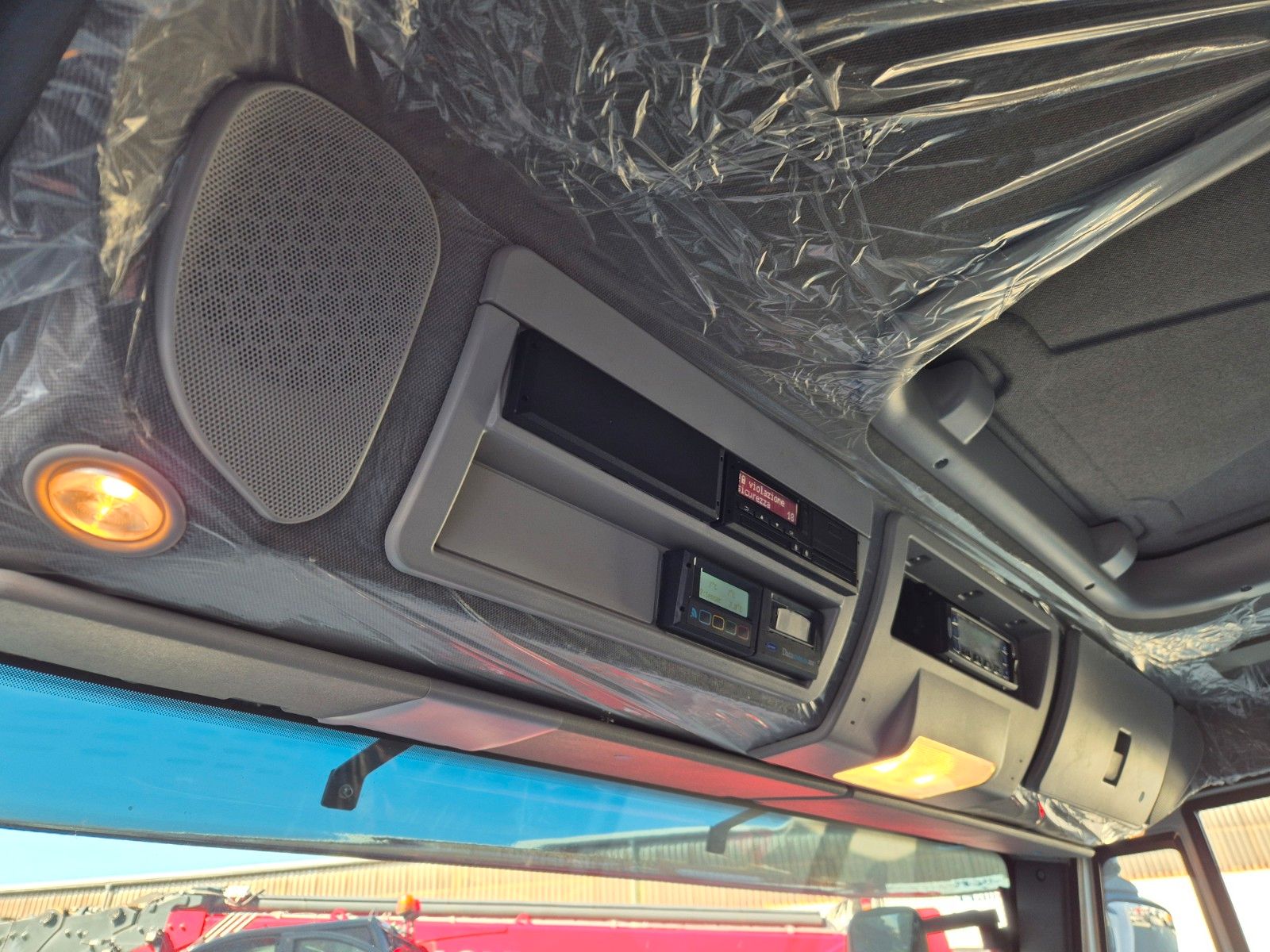 Fahrzeugabbildung Iveco Eurocargo ML160E28/P Carrier Supra 1250 LBW Tür