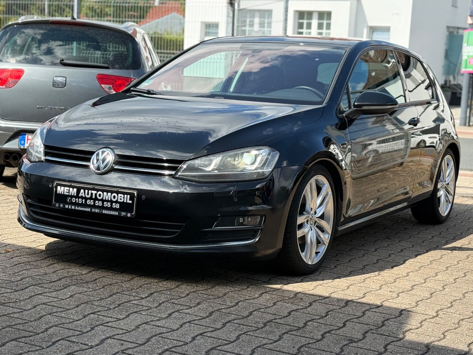 Volkswagen Golf - 1