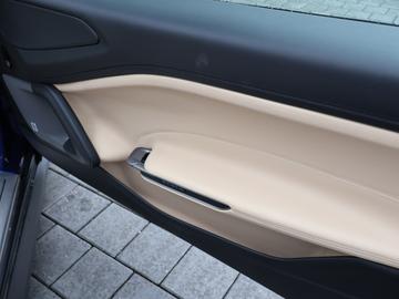 صورة مصغرة 32 لـ 2017 Ferrari GTC4LUSSO