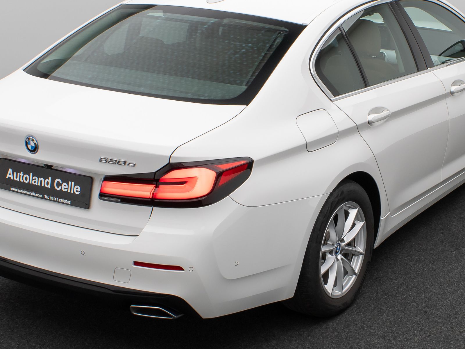 Fahrzeugabbildung BMW 520e Glasdach Kamera DAB H/K DispKey Sport Alarm
