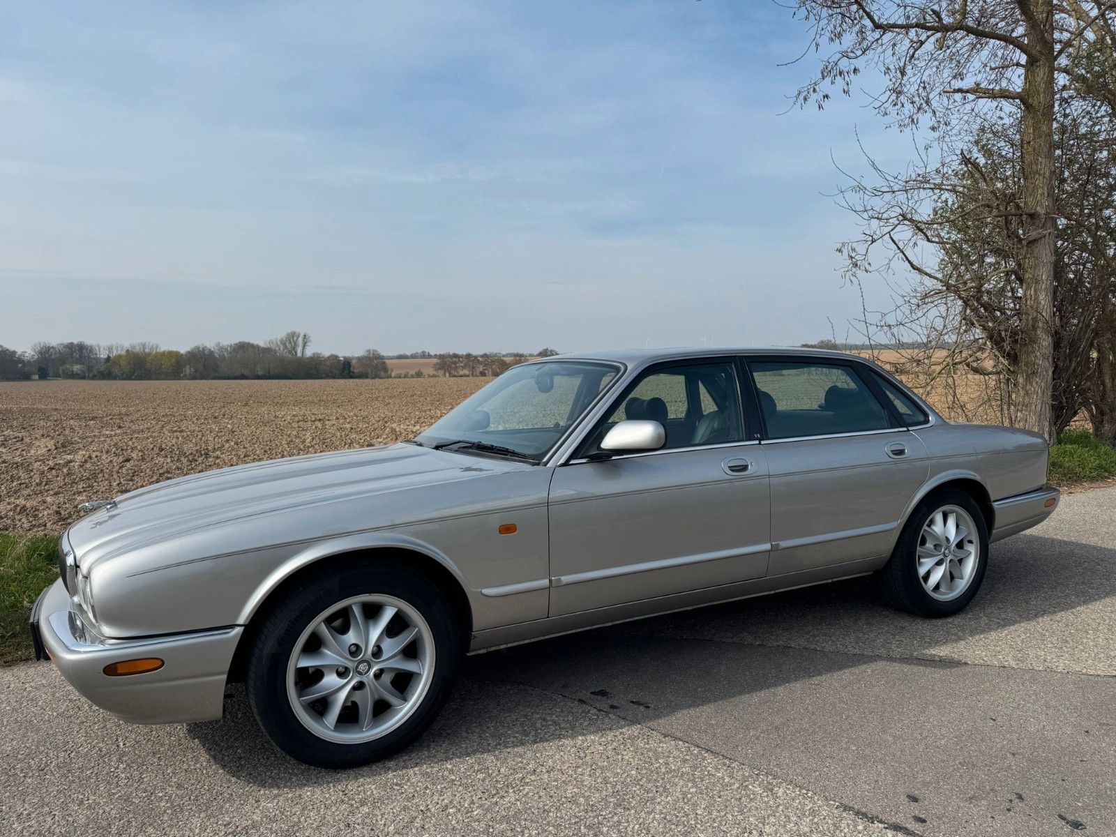 Fahrzeugabbildung Jaguar XJ8 3.2 Executive