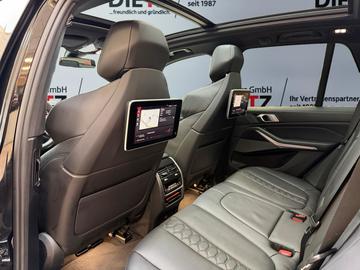 2021 BMW X5 M — миниатюра 27