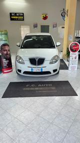 Lancia Ypsilon 1.3 MJT 75 CV Versus - Lancia Ypsilon: Versus