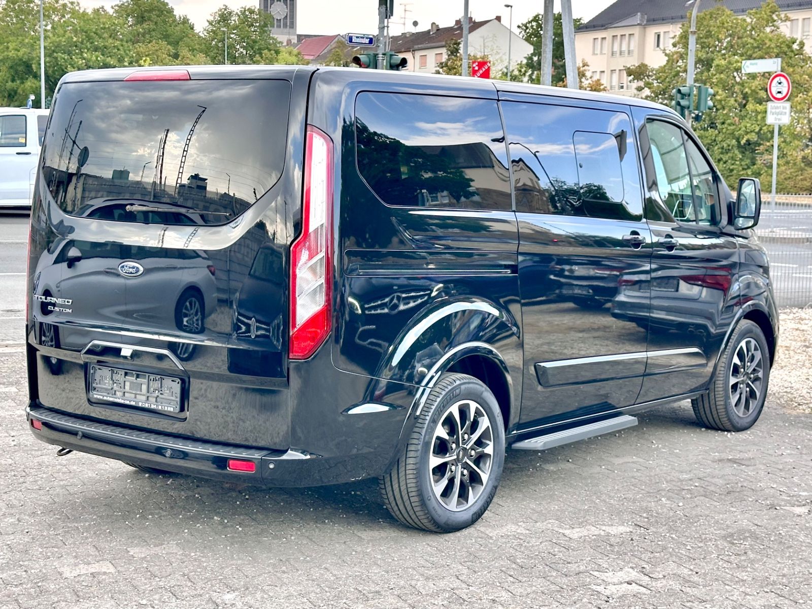 Fahrzeugabbildung Ford TOURNEO CUSTOM TITANIUM*AUTOM+2xSCHIE+8 SITZER*