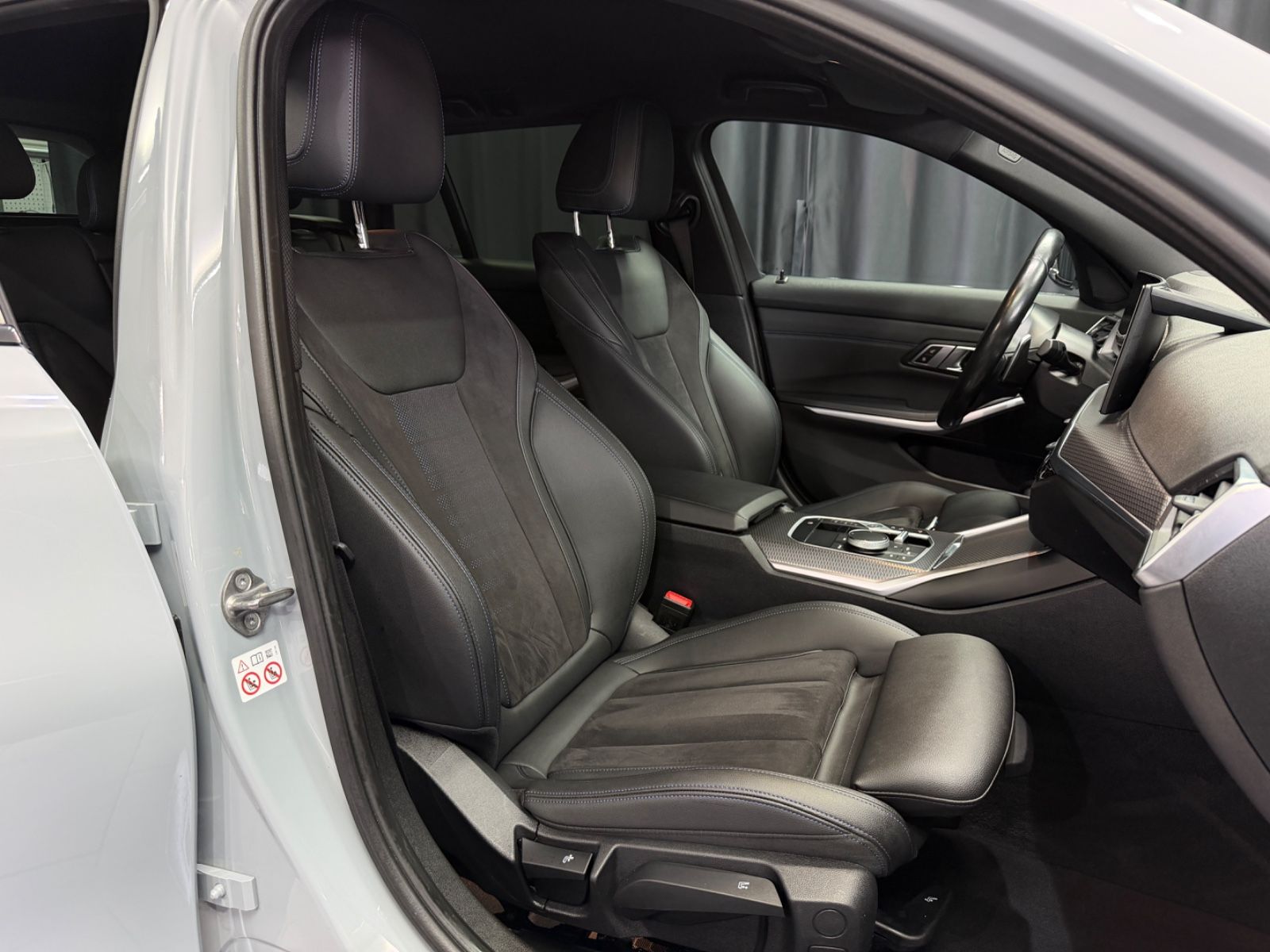 Fahrzeugabbildung BMW 330e Touring M Sport|HEAD-UP|NAVI|HIFI|WIDESCREE