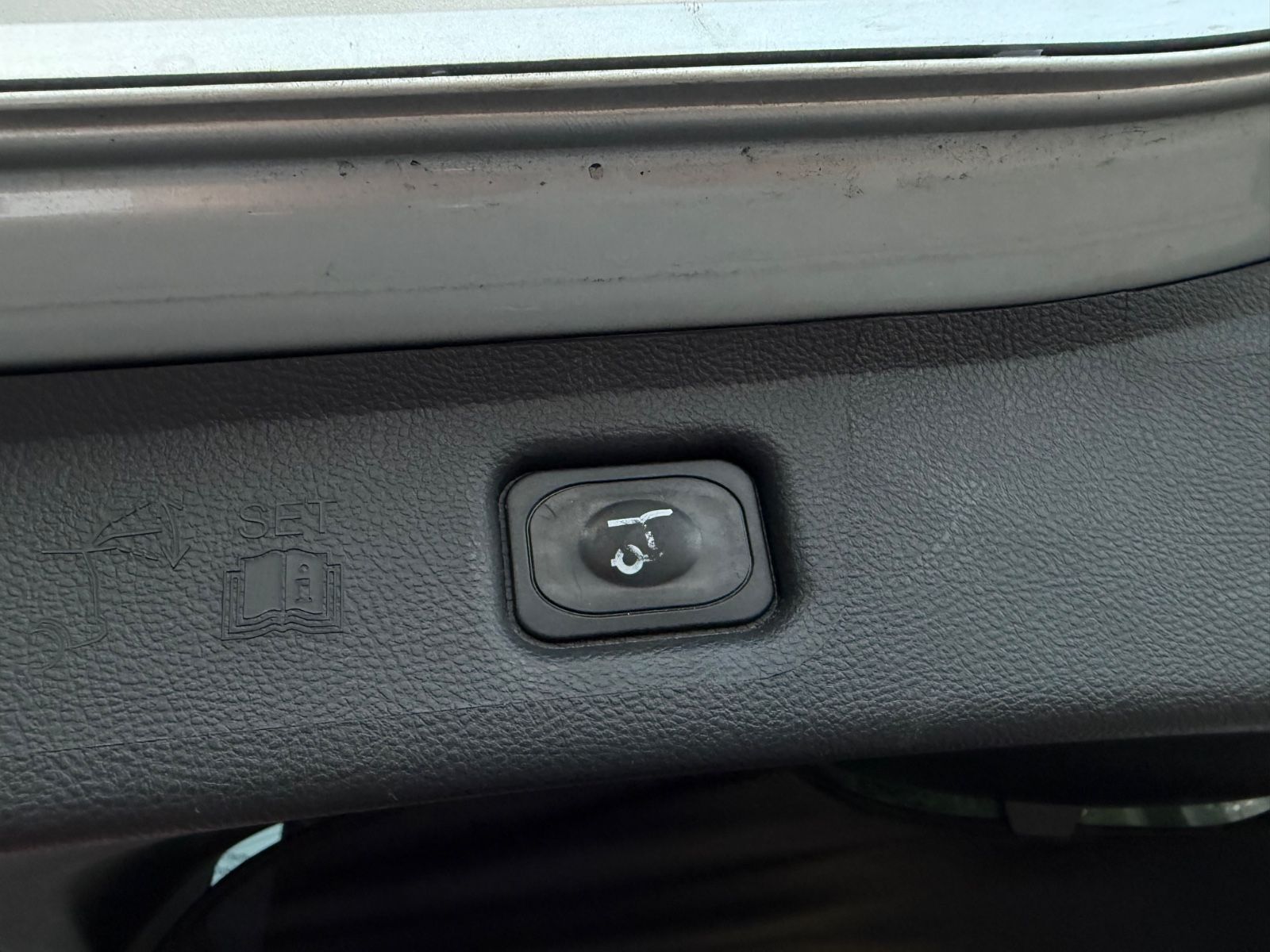 Fahrzeugabbildung Ford S-MAX Titanium/LED/AHK/7-Sitzer/8.Fach/Automatik