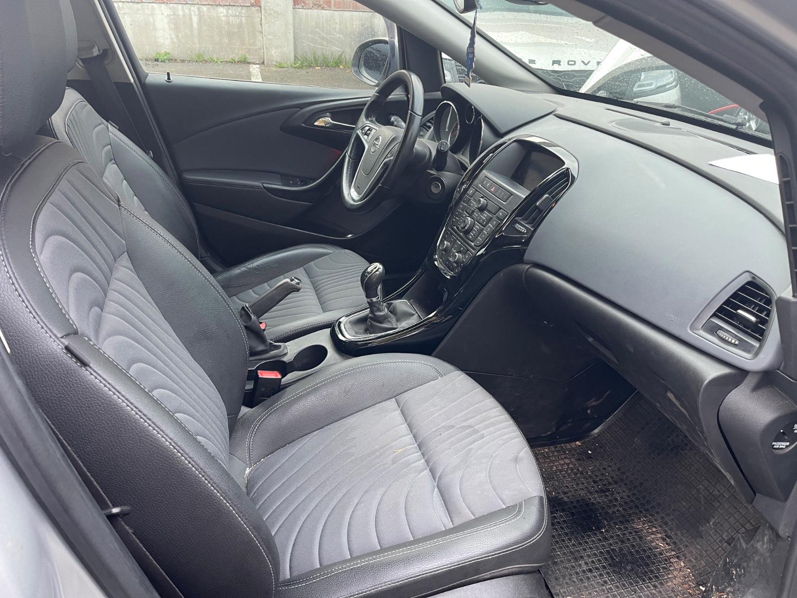 Opel Astra 2015 — photo 16