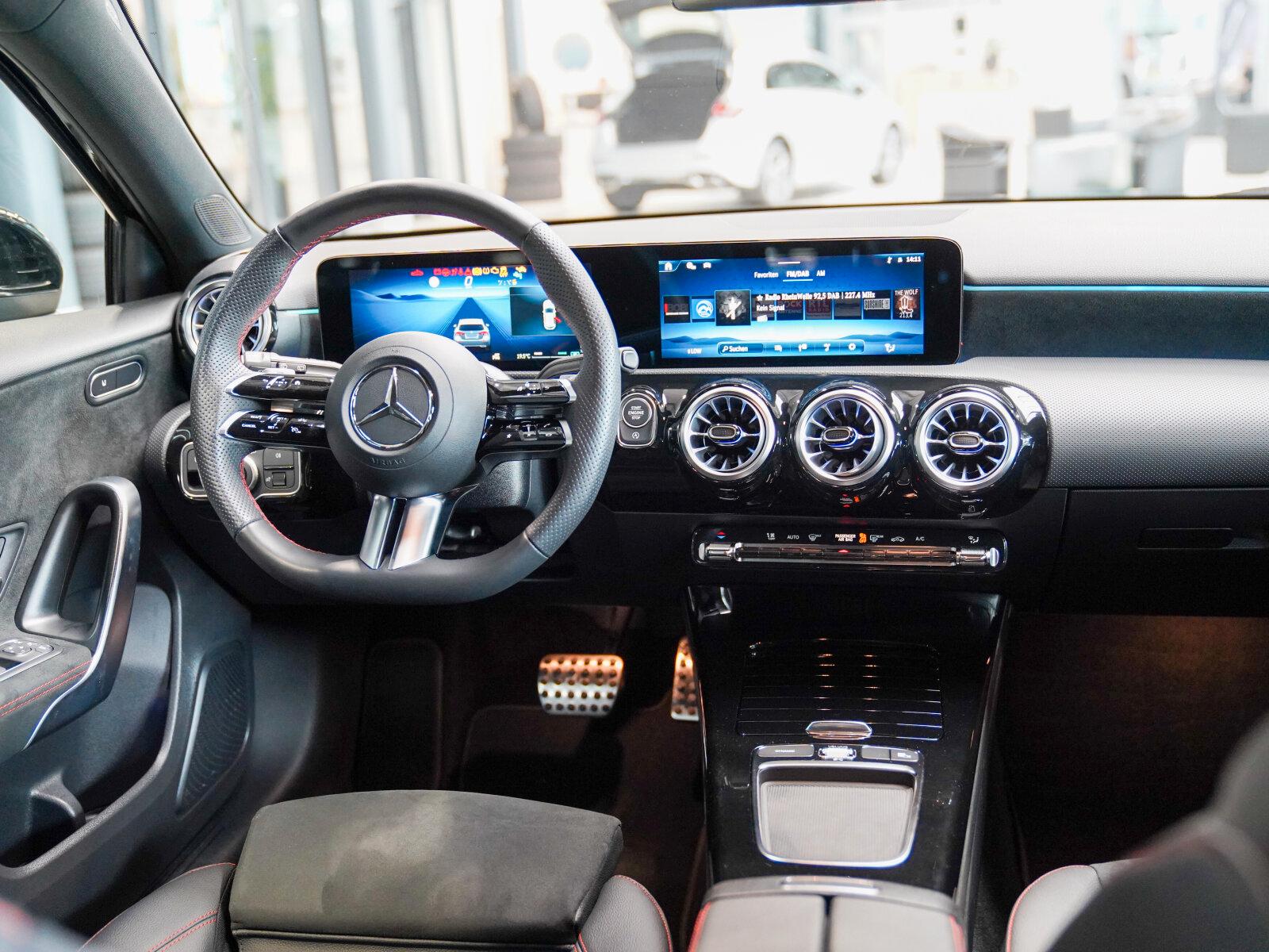 Mercedes-Benz A-Class AMG Line CarPlay Rückfahrkamera, миниатюра 12