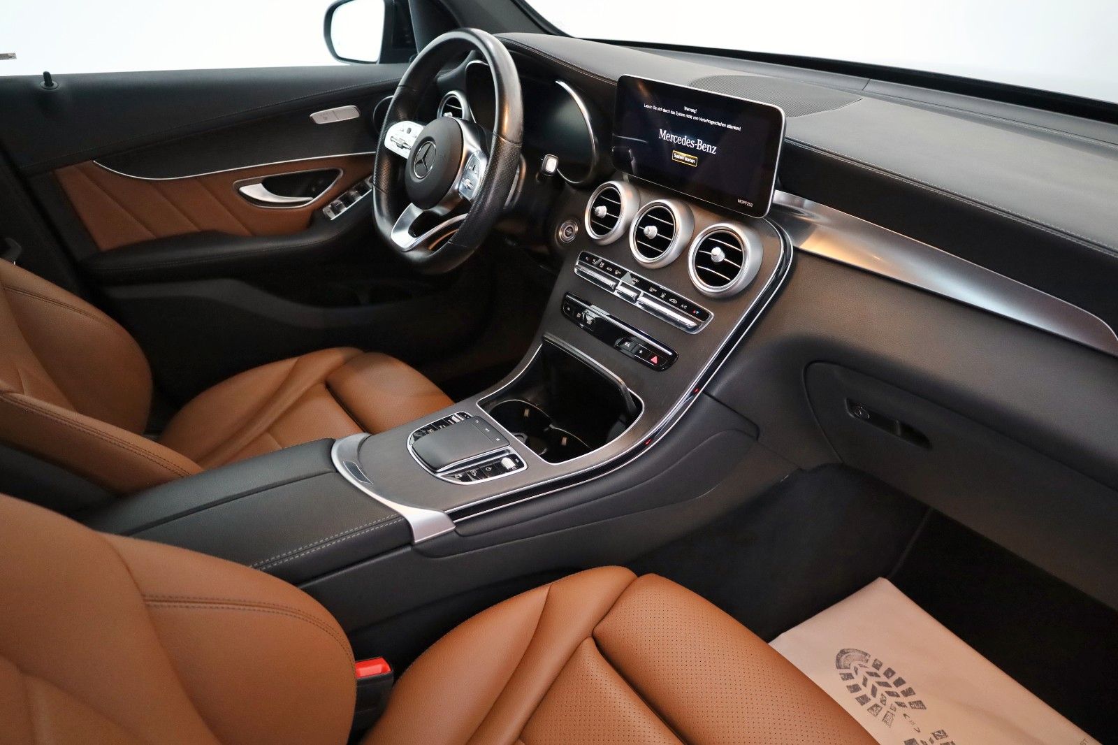 Fahrzeugabbildung Mercedes-Benz GLC 300 de Coupe 4M,AMG line,Night Pak, Designo