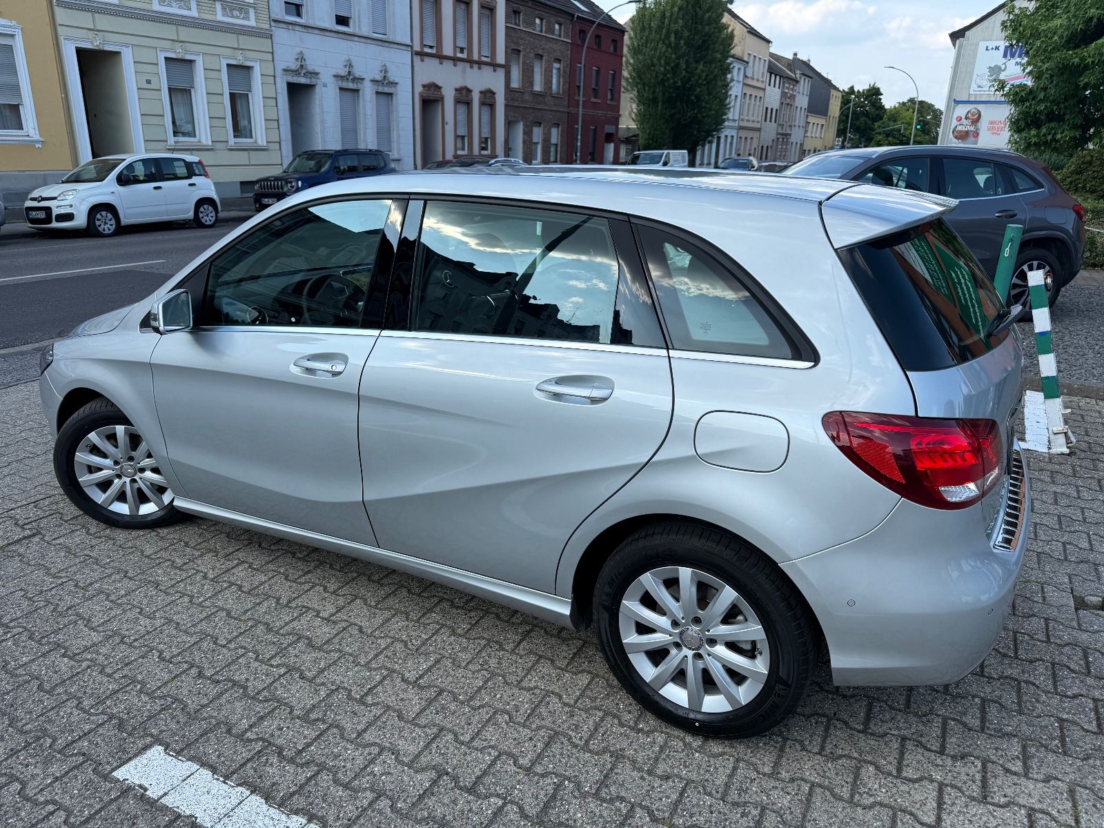 Fahrzeugabbildung Mercedes-Benz B 200 B -Klasse B 200 AUTOMATIK MEMORY FACELIFT