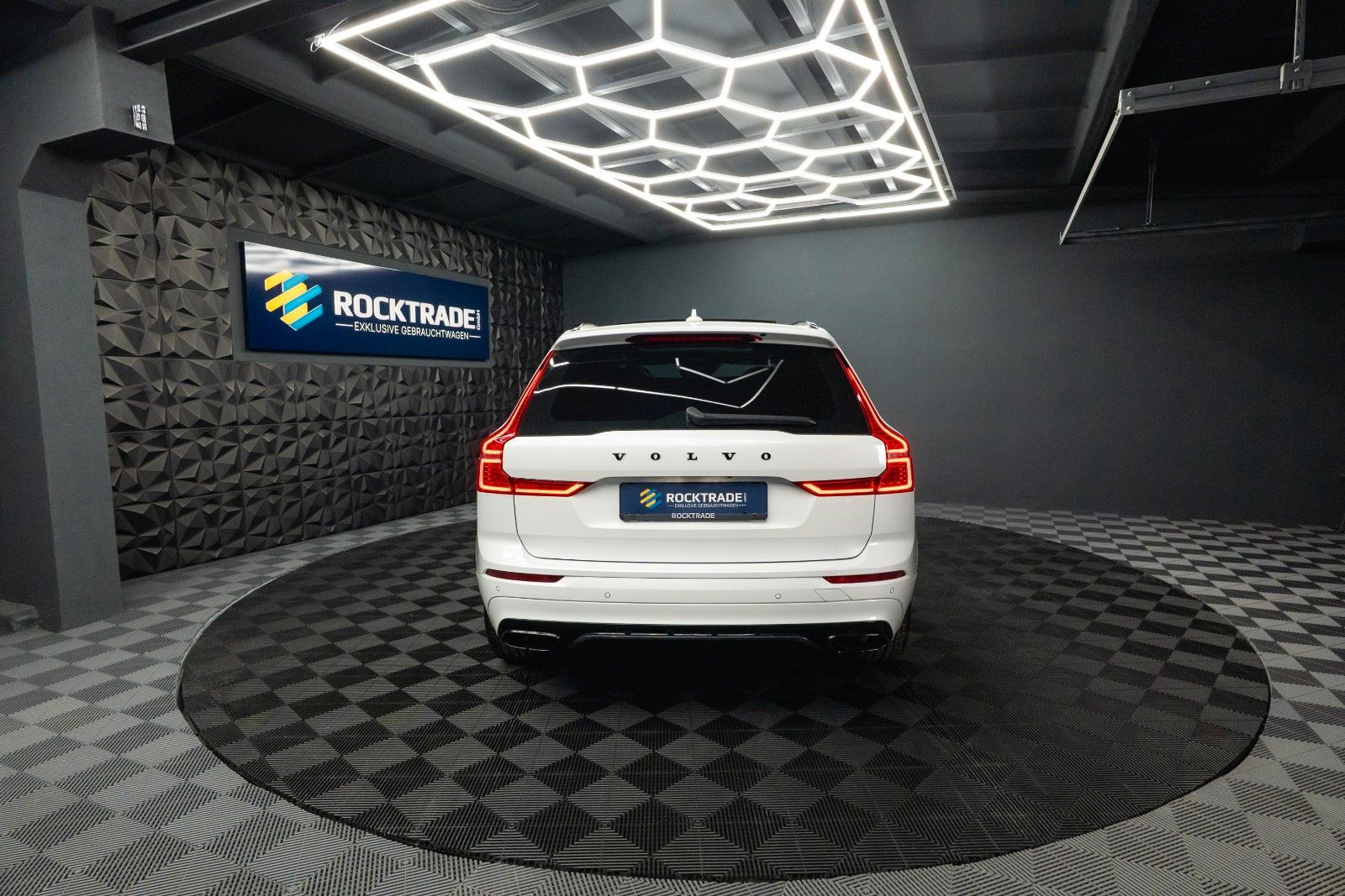 Fahrzeugabbildung Volvo XC60 R Design AWD | ACC | Pano | B&W | LED | 21`