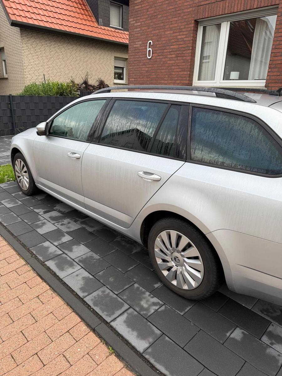 Skoda Octavia 2015 — interior
