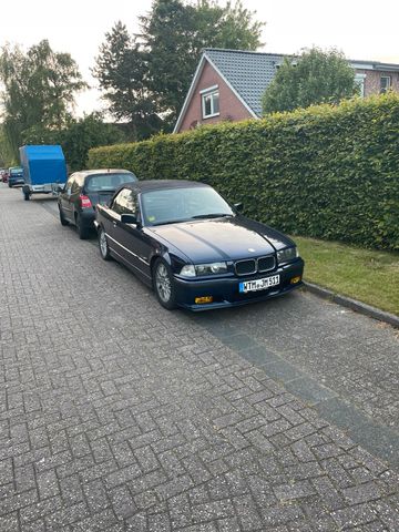 BMW E36 318i Cabrio Mauritius-Blau mit Har...