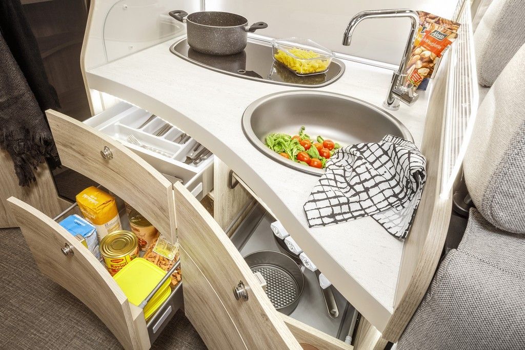 Fahrzeugabbildung Eura Mobil Profila T 695 EB *Black November Preis*