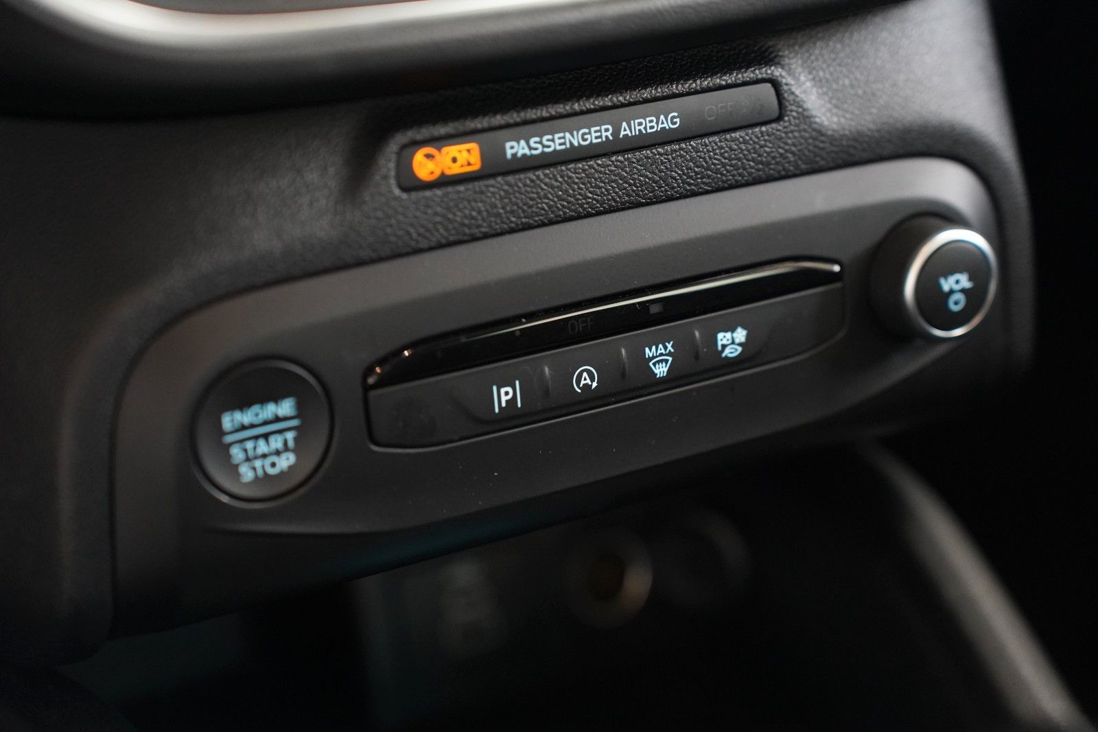 Fahrzeugabbildung Ford Focus Titanium Hybrid, Winter P,. AK  PP vo+hi