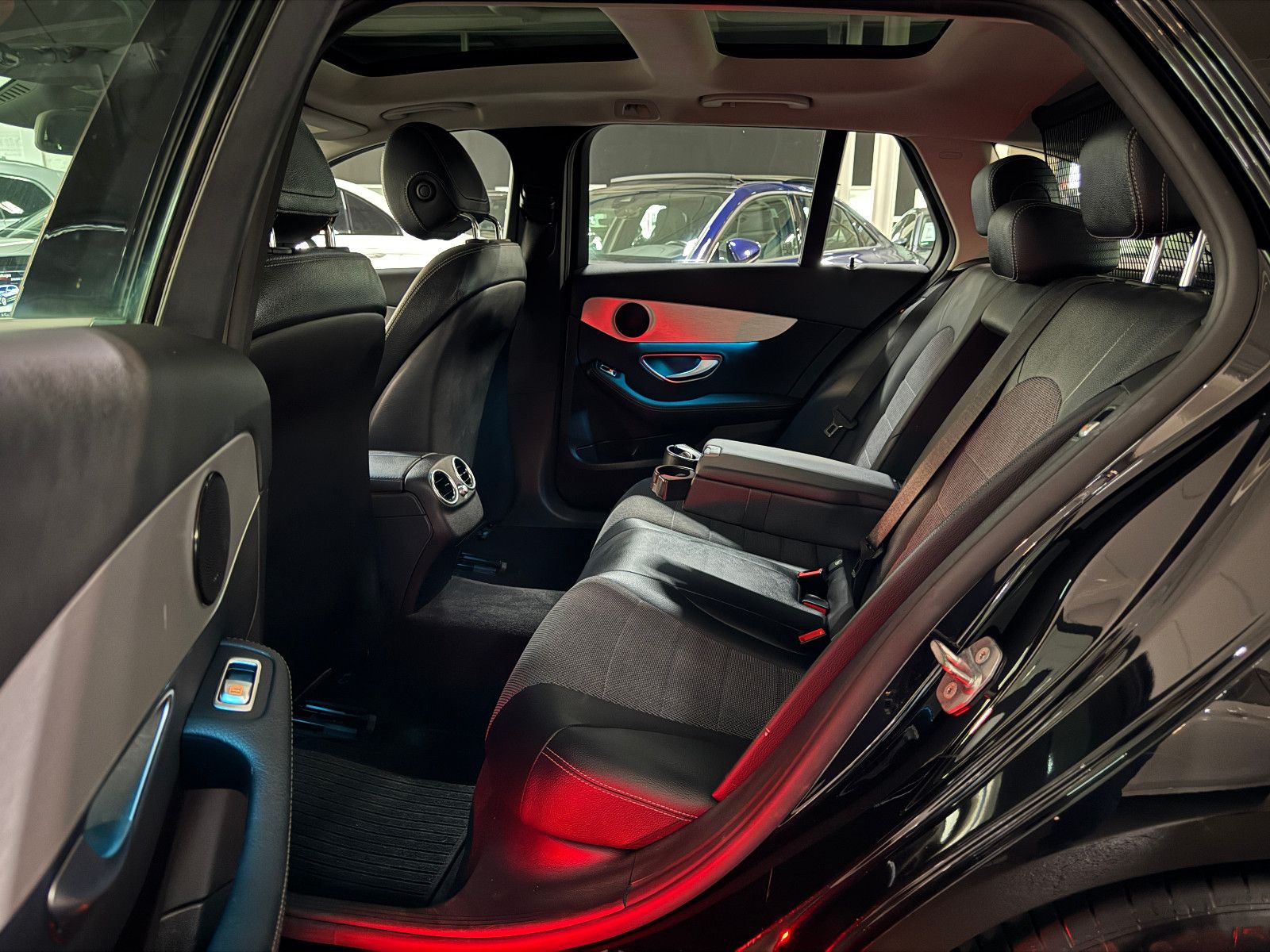 Fahrzeugabbildung Mercedes-Benz C 180 T CGI 9GT 2X AVANTGARDE PANO ILS NAVI AHK