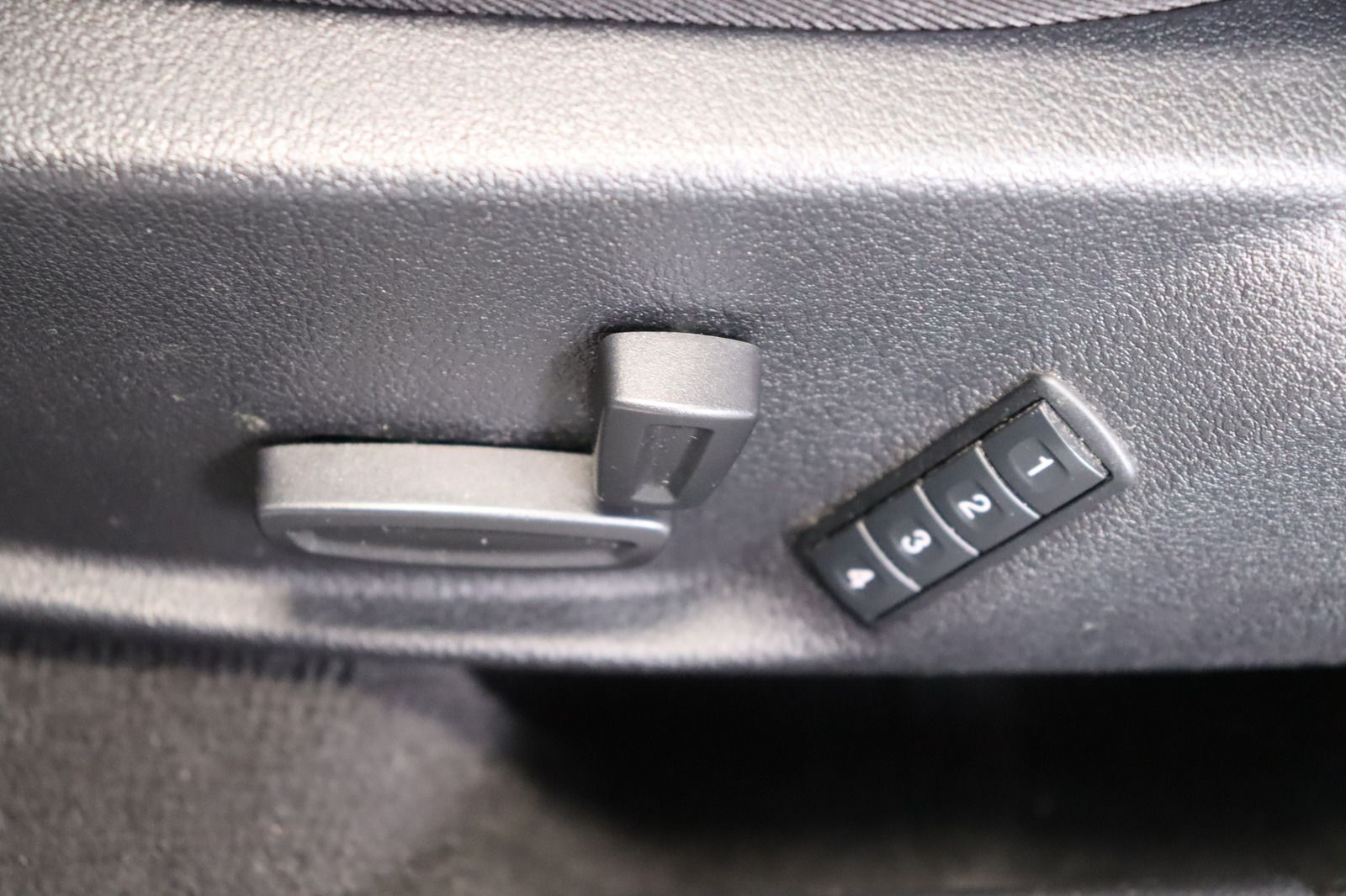 Fahrzeugabbildung Ford Mondeo 2.0TDCi Turnier * Navi * Memory * Sitzhz.