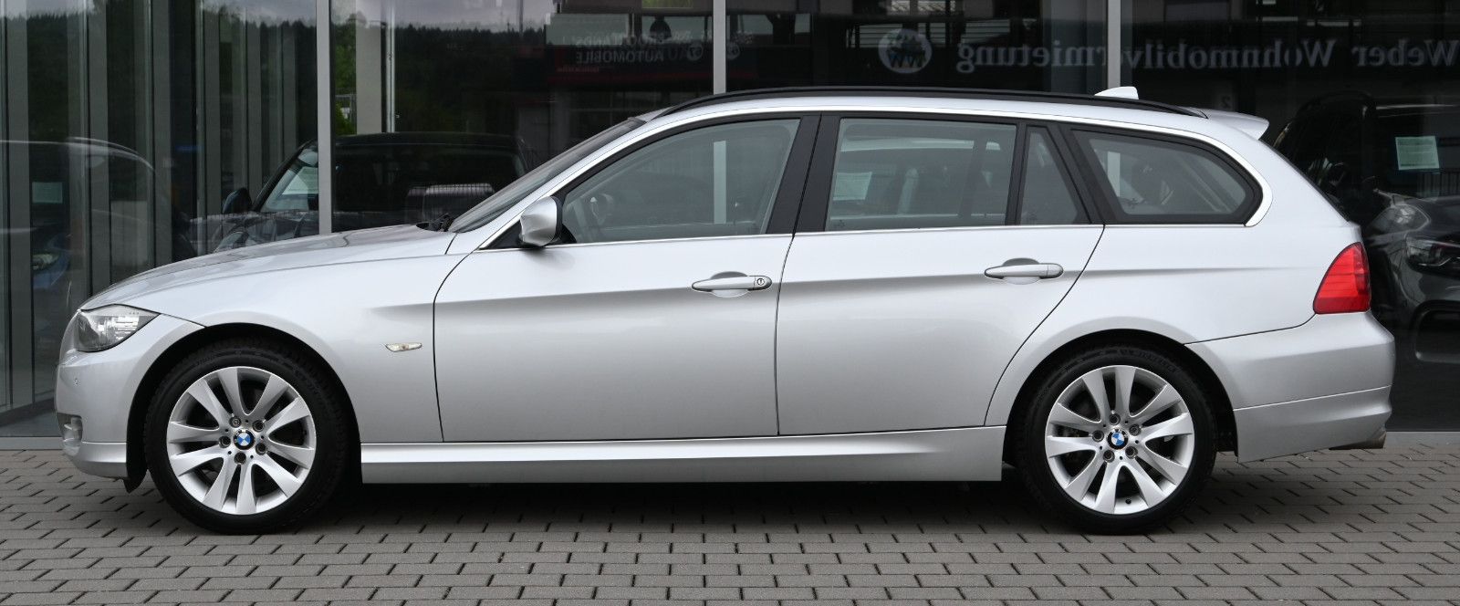 Fahrzeugabbildung BMW 320d Touring Aut. Ed.Lifestyle °AHK°STANDHEIZUNG