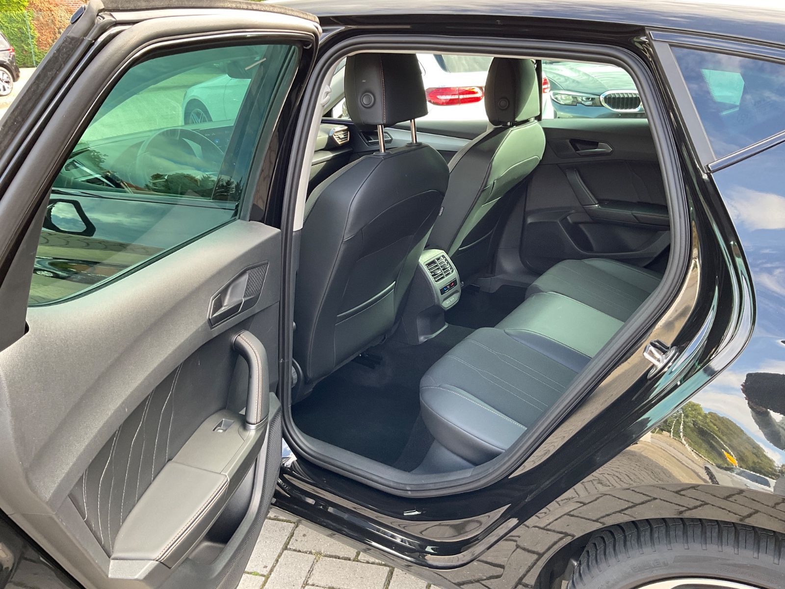 Fahrzeugabbildung CUPRA Leon 1.5 eTSI DSG,Kamera,Navi,VirtualDisplay