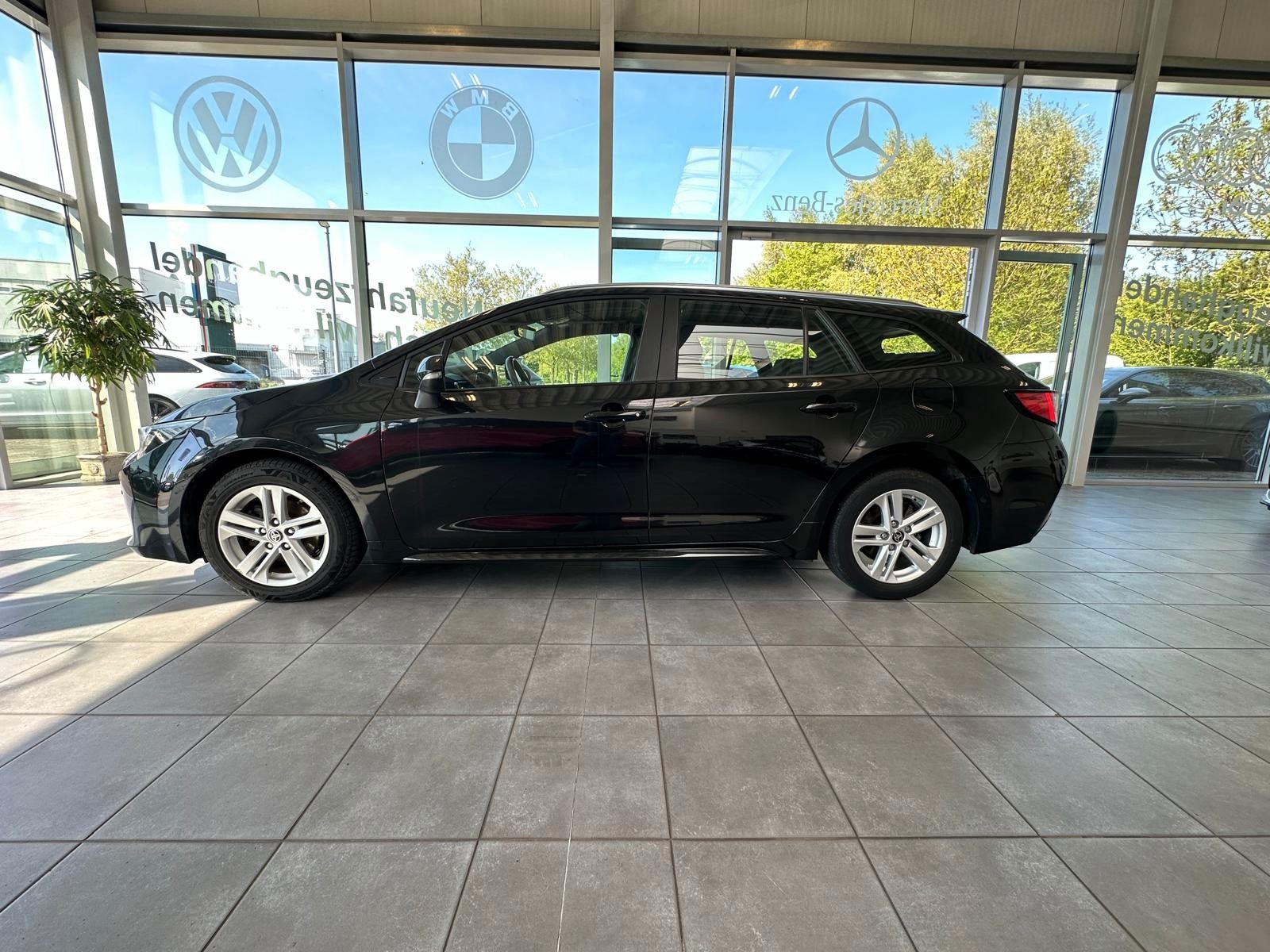 Fahrzeugabbildung Toyota Corolla Touring Sports Hybrid Basis