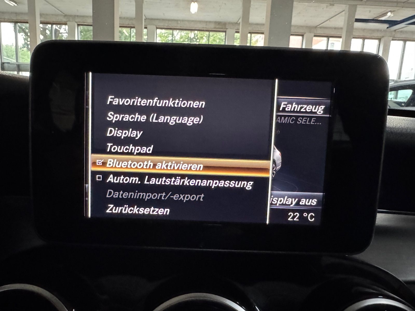 Fahrzeugabbildung Mercedes-Benz C 180 T CGI 9GT 2X AVANTGARDE PANO ILS NAVI AHK