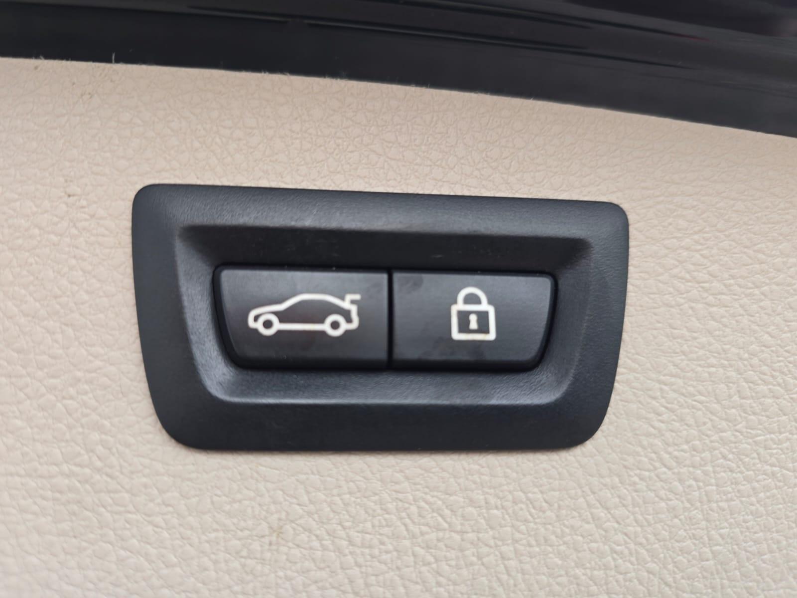 BMW 330 d xDrive F31 Luxury Line 258 ch - BVA - Cuir - HUD - Toit panoramique - GPS
