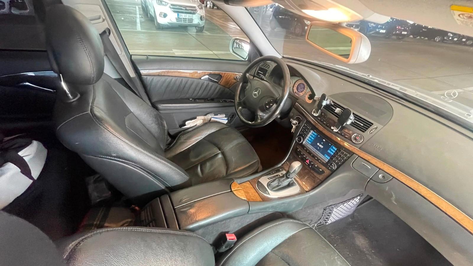 Mercedes-Benz E320 2004 — photo 15