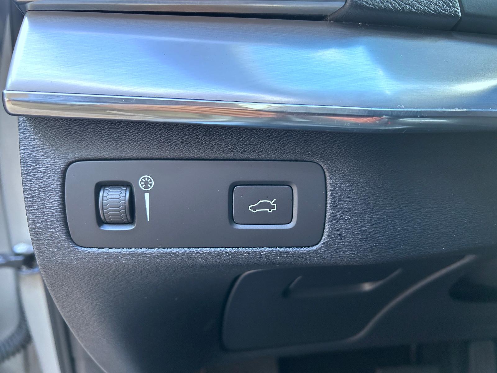Volvo XC90 T6. 2,0 Ltr. Aut AWD Navi LED Leder Tüv NEU
