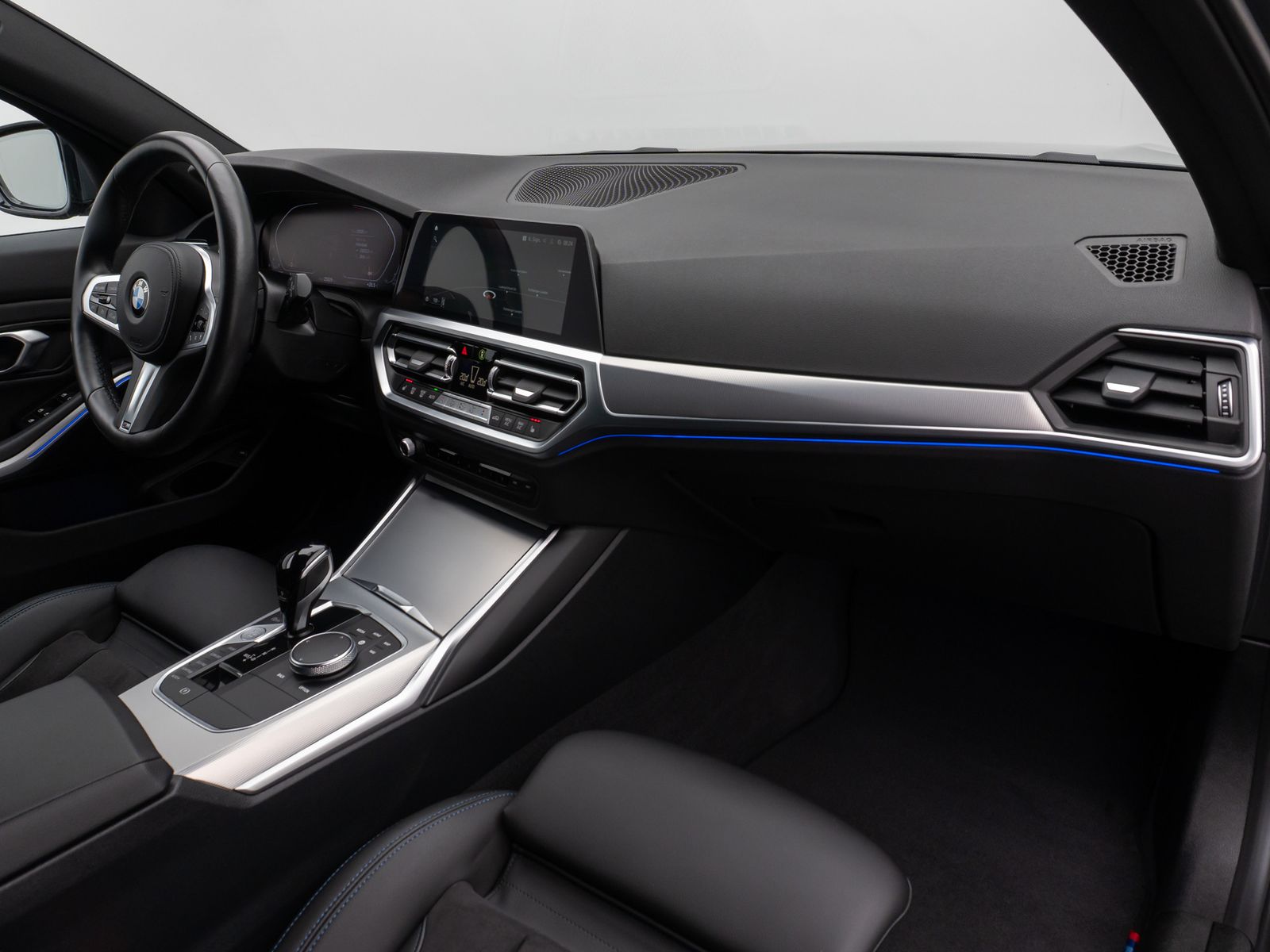 Fahrzeugabbildung BMW 330i M Sport Kamera DAB CockPitPr AHK Alarm 19"
