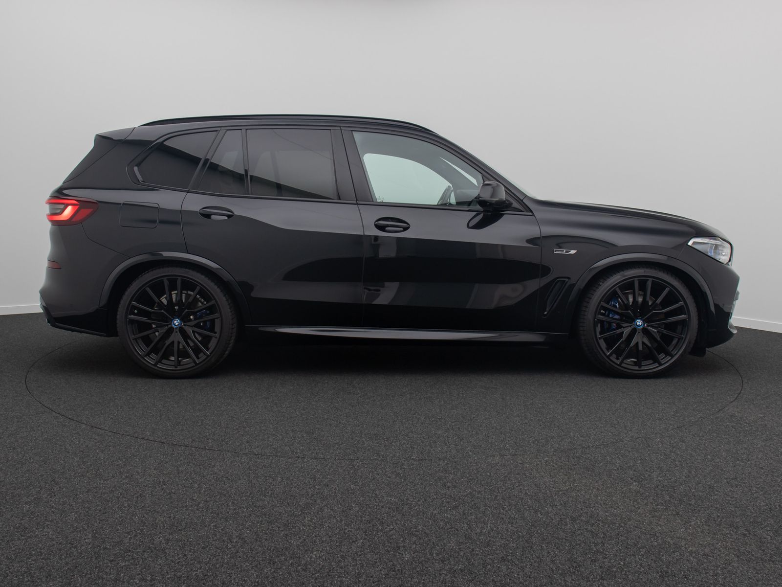 Fahrzeugabbildung BMW X5 xD45e M Sport Panorama DAB DispKey 360°22Zoll