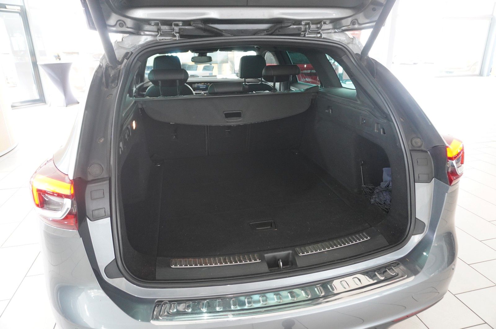 Fahrzeugabbildung Opel Insignia B ST 2.0D INNOV. NAVI/LED/KAMERA/SH/AHK