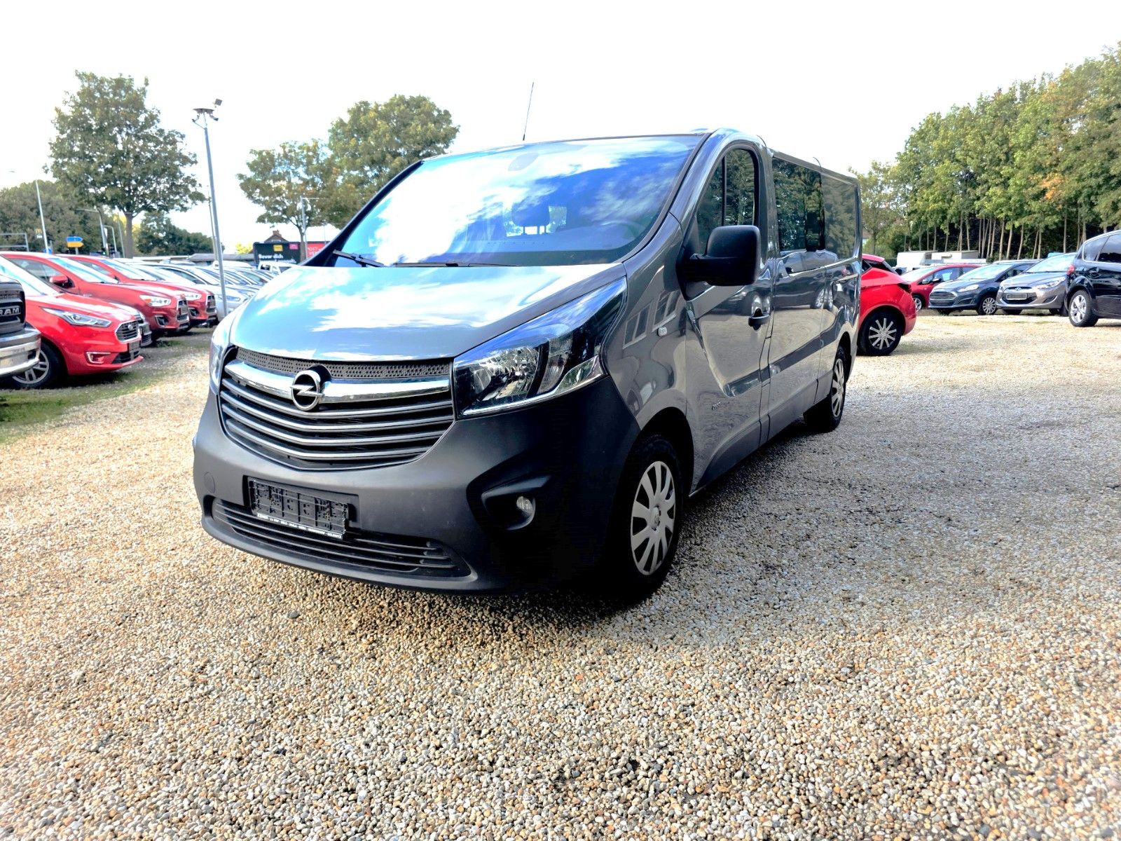 Opel Vivaro - 1
