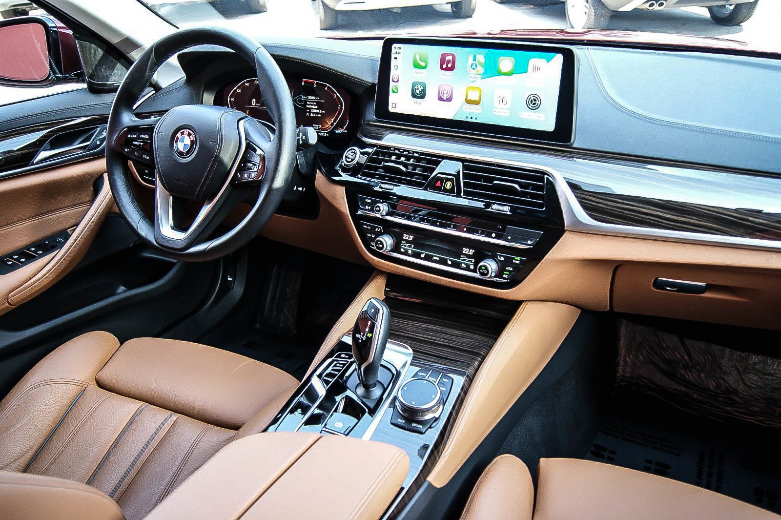 Fahrzeugabbildung BMW 530 d Touring H&K SOUND PANORAMA AVENTURINROT 3