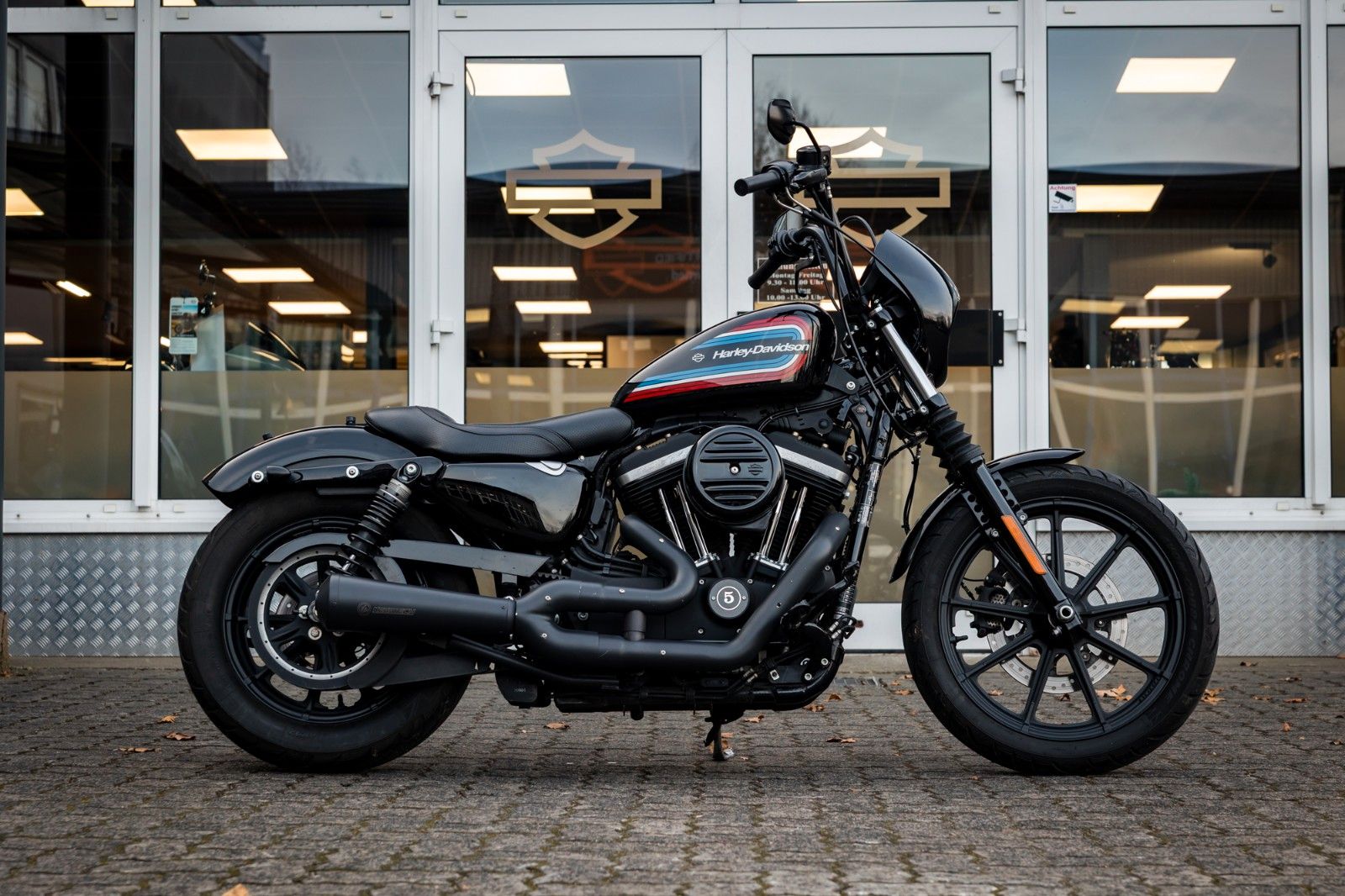 Fahrzeugabbildung Harley-Davidson XL883N - Iron 883 Auspuff - Kesstech - Ape