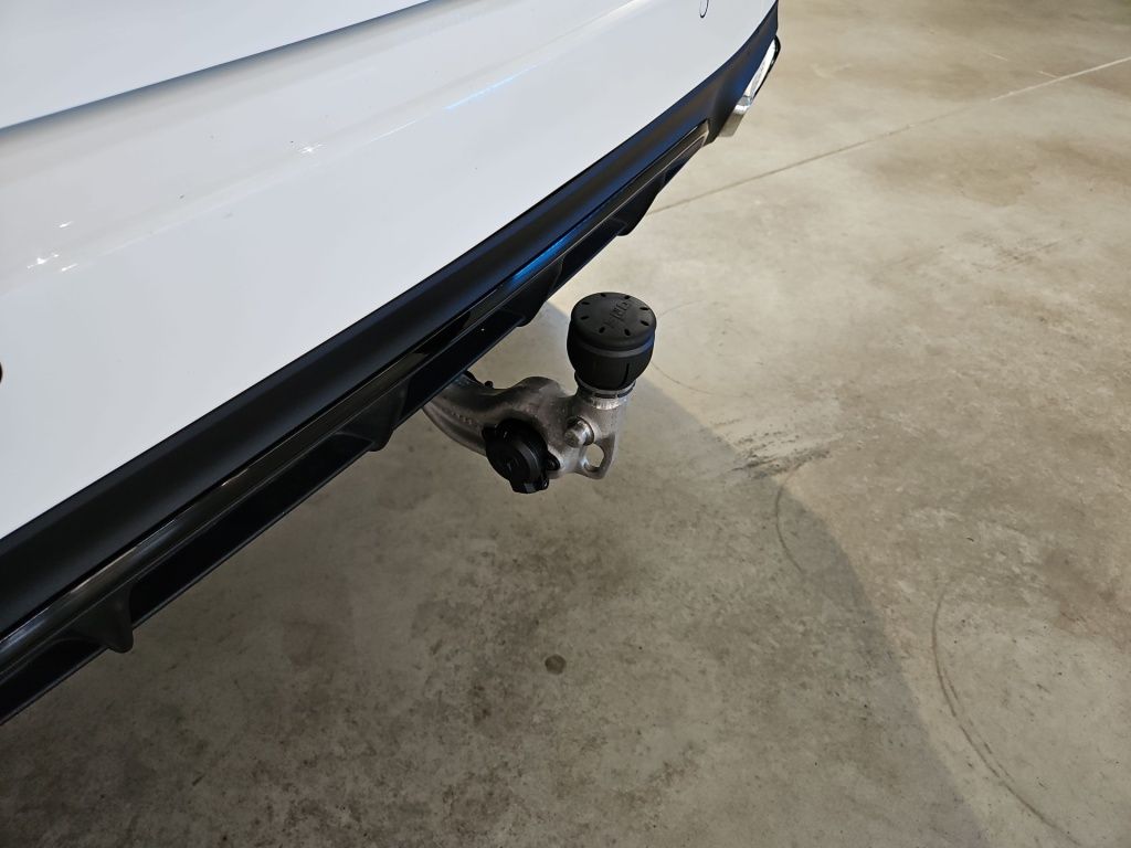 Fahrzeugabbildung Mercedes-Benz E 200 T AMG Night Distronic+ AHK Pano LED SHZ