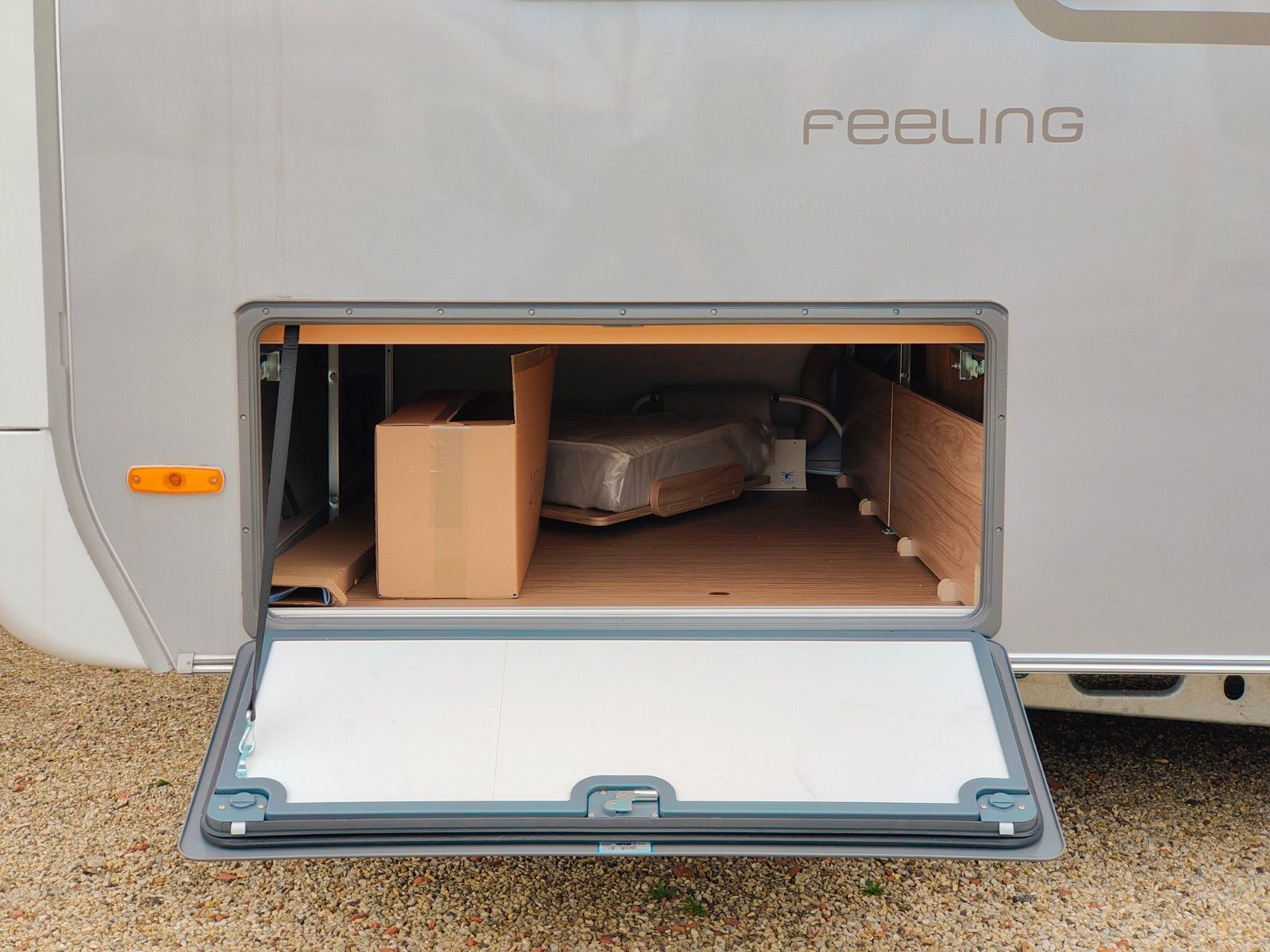 Fahrzeugabbildung HYMER / ERIBA / HYMERCAR Feeling 442 - Elegance, Moving, Markise -