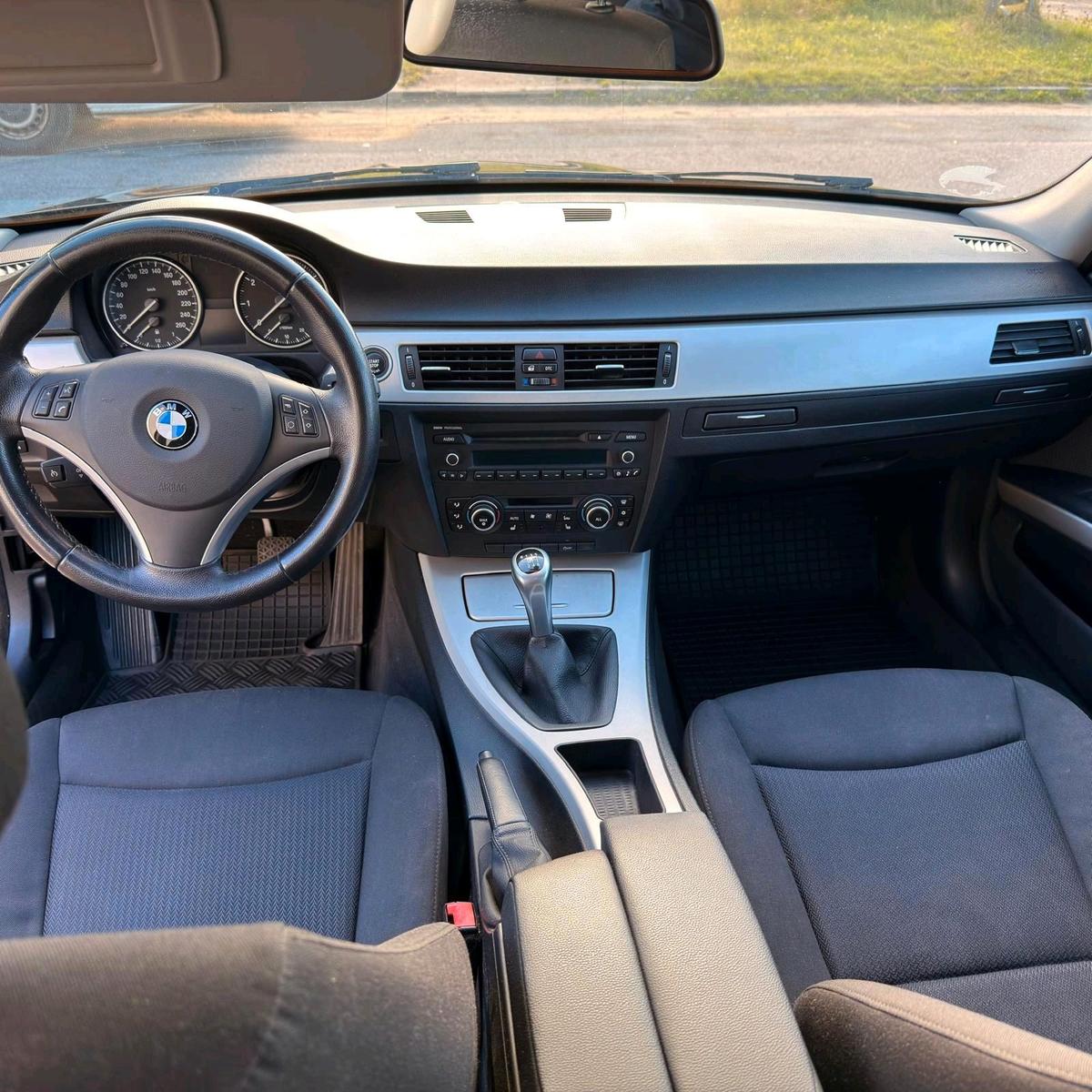 BMW 320 2011 — photo 9