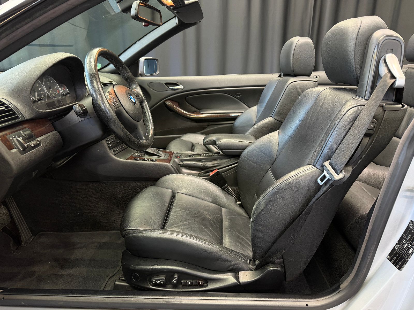 Fahrzeugabbildung BMW 330Ci|M-PAKET 2|HIFI|PDC|NAVI|LCI