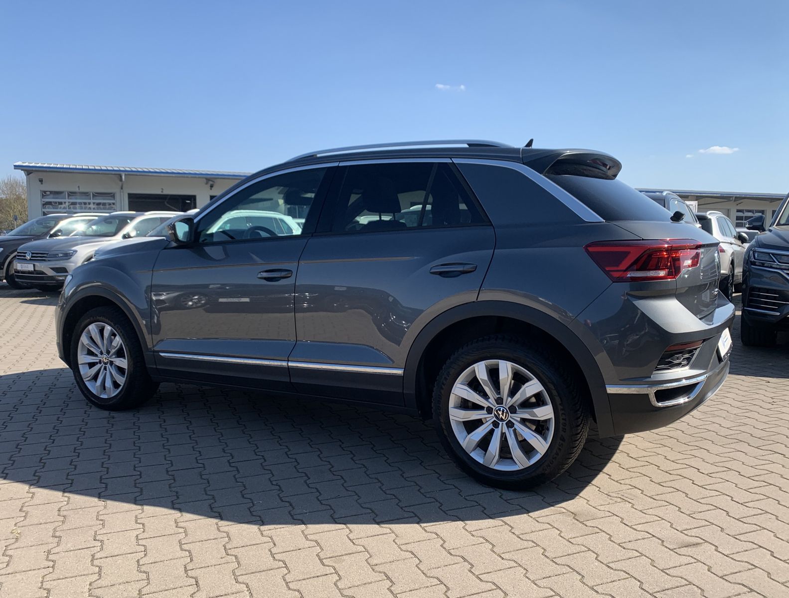 Fahrzeugabbildung Volkswagen T-Roc 1.5 TSI*Sport*LED*Pano*Acc*Lane*Navi*