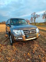 Mitsubishi Pajero Schalter - gebrauchte Mitsubishi Pajero aus dem Jahr 2015