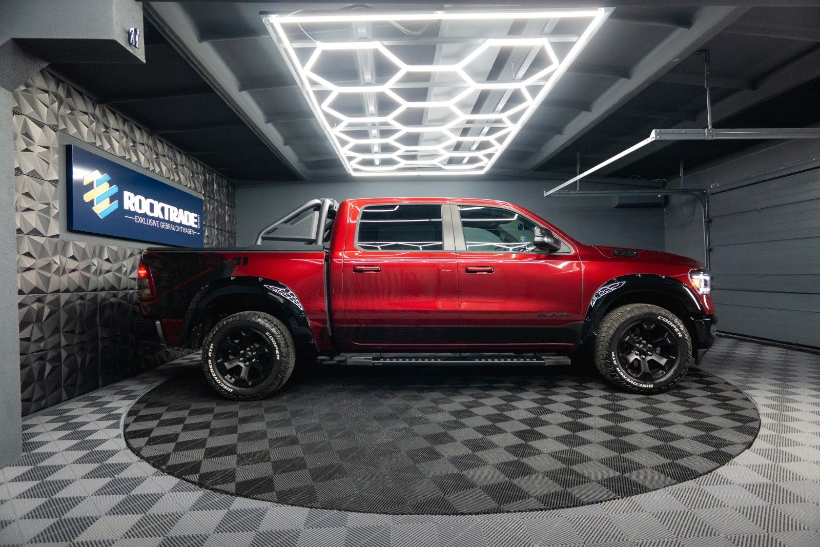 Fahrzeugabbildung Dodge RAM 5.7 V8 HEMI 4x4 OFFROAD Night-Paket *LED*