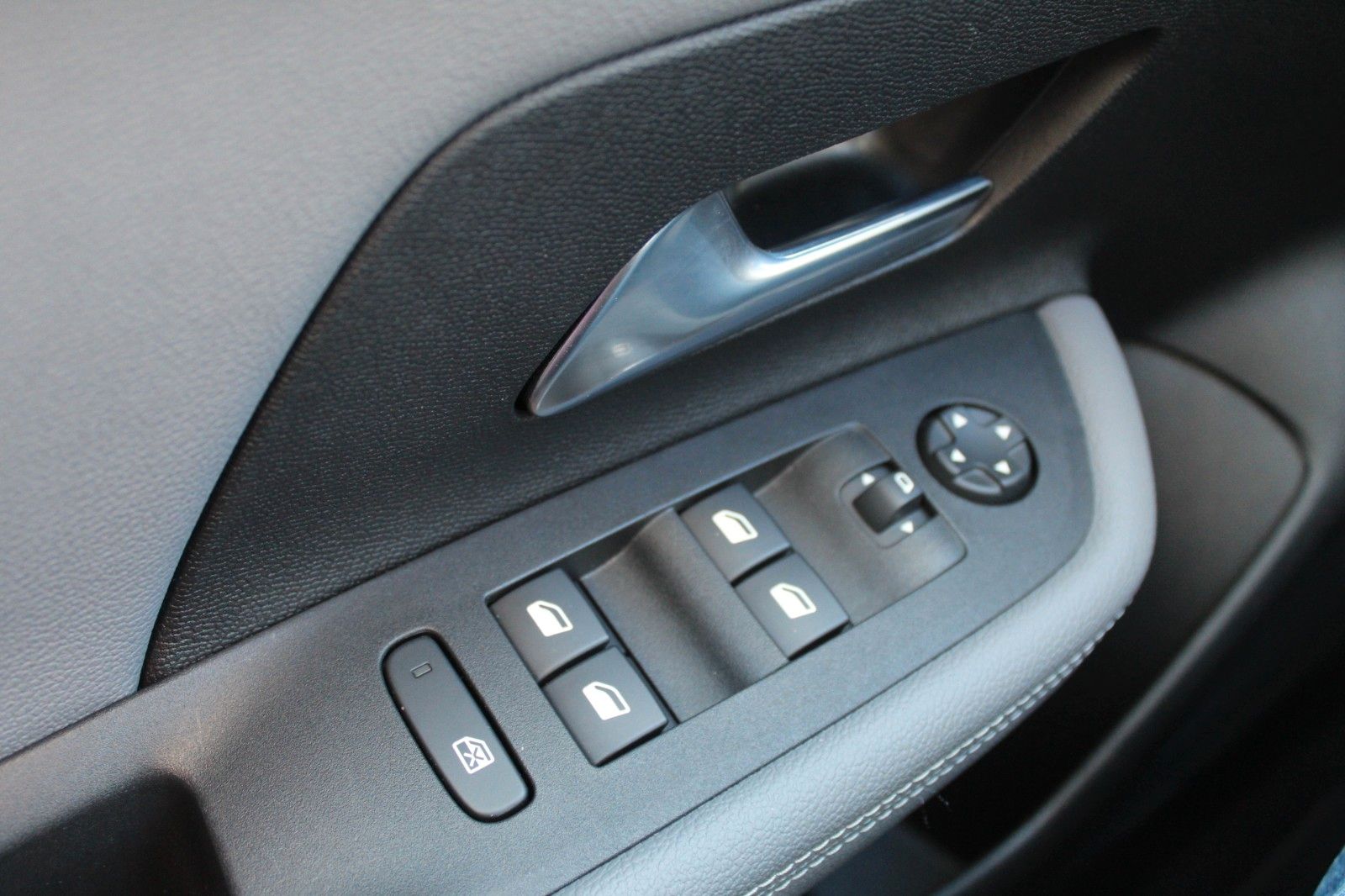 Fahrzeugabbildung Opel Mokka Elegance Navi*Sitzh.*Nebel