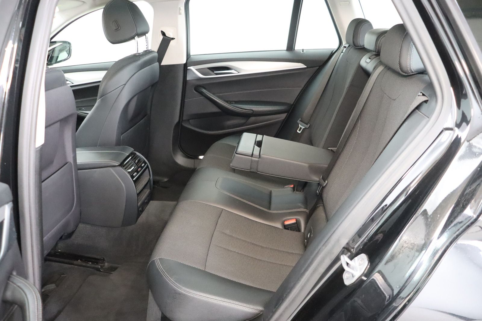 Fahrzeugabbildung BMW 530 d xDrive Sport Line * LED * HUD * Touring