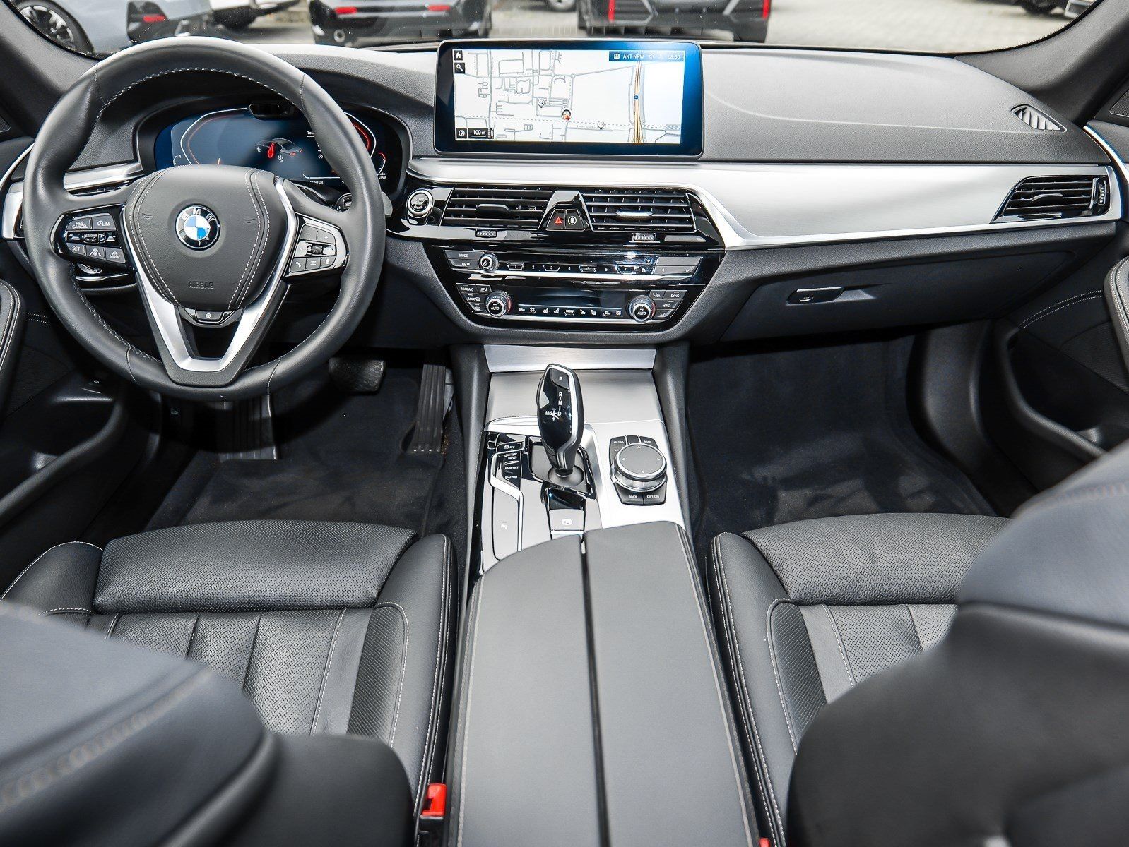 BMW 530d xDrive HUD ACC AHK RFK NAVI Standh. LED foto 3