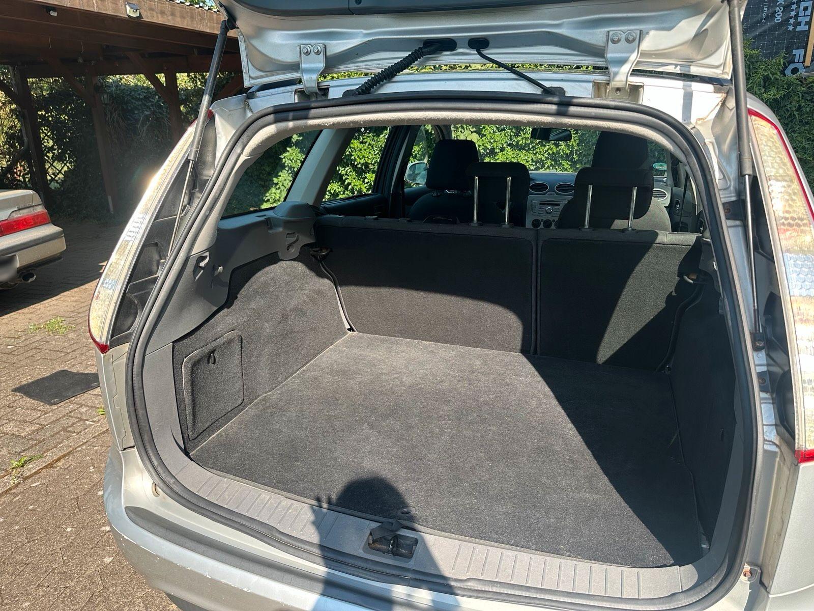 Ford Focus 2008 — photo 12