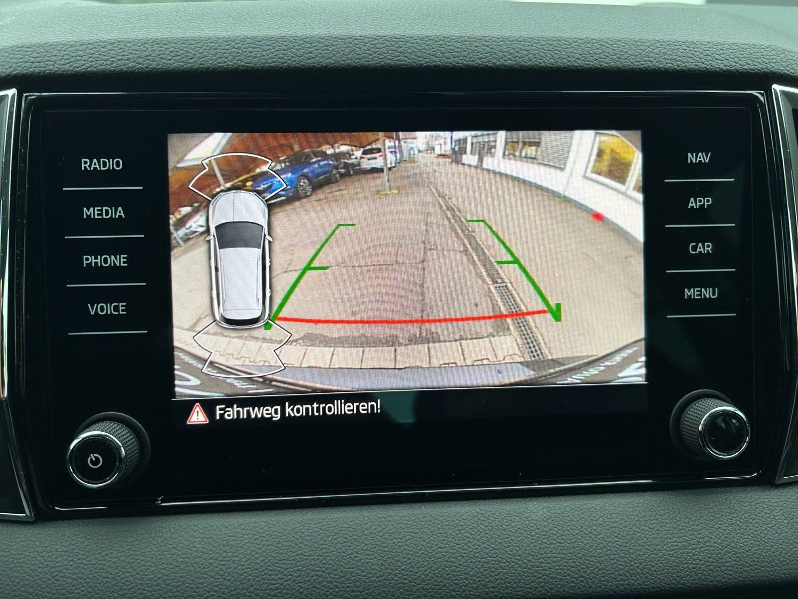 Fahrzeugabbildung SKODA Karoq Tour 2,0 TDI 4x4 DSG/LED/ACC/AHK/KAMERA/