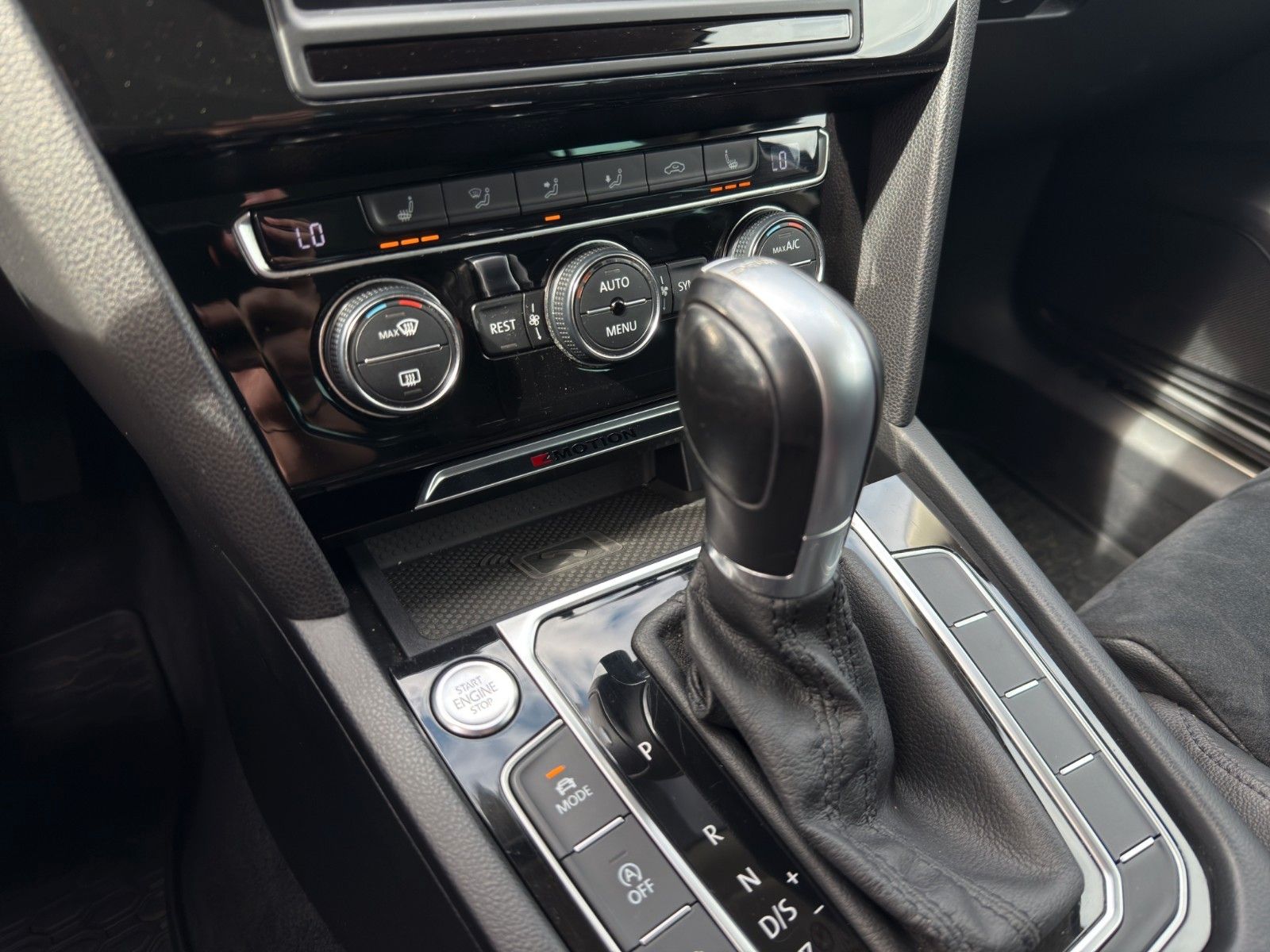 Fahrzeugabbildung Volkswagen Passat Variant 4Motion *ACC*Alcantara*AHK*LED