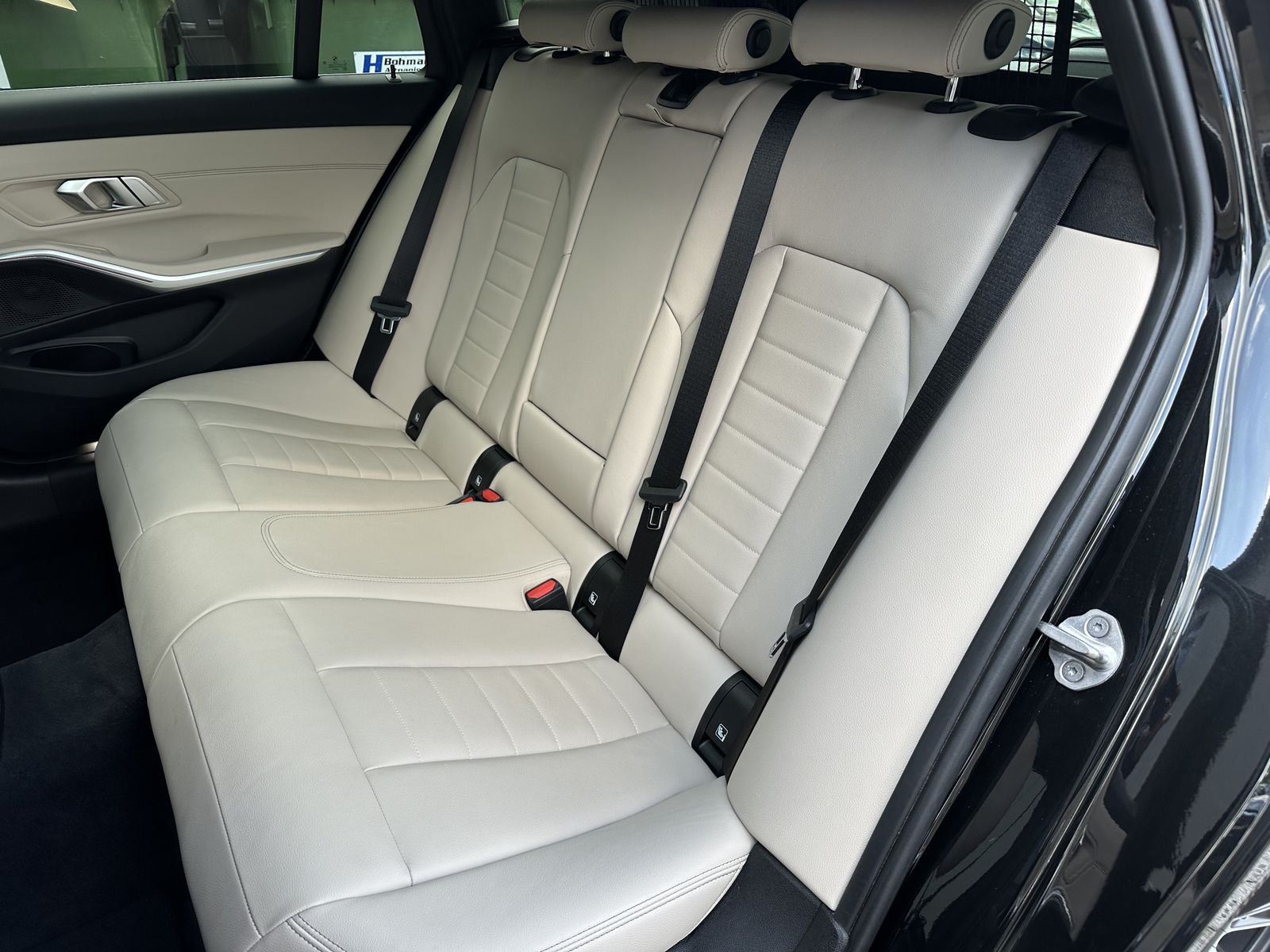 Fahrzeugabbildung BMW 330d Touring M-Sport NAV+LASER+ACC+HUD+PANO+19ZO