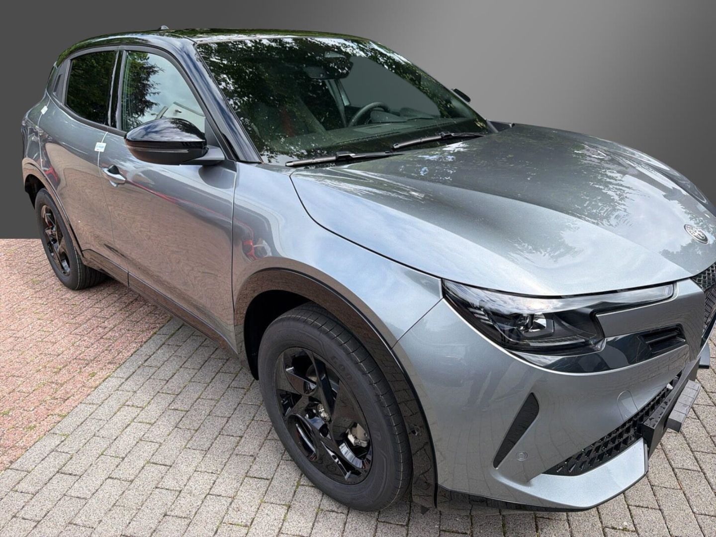 Fahrzeugabbildung Alfa Romeo Junior Ibrida TI 1,2 VGT 107kW MY26-Panoramadach