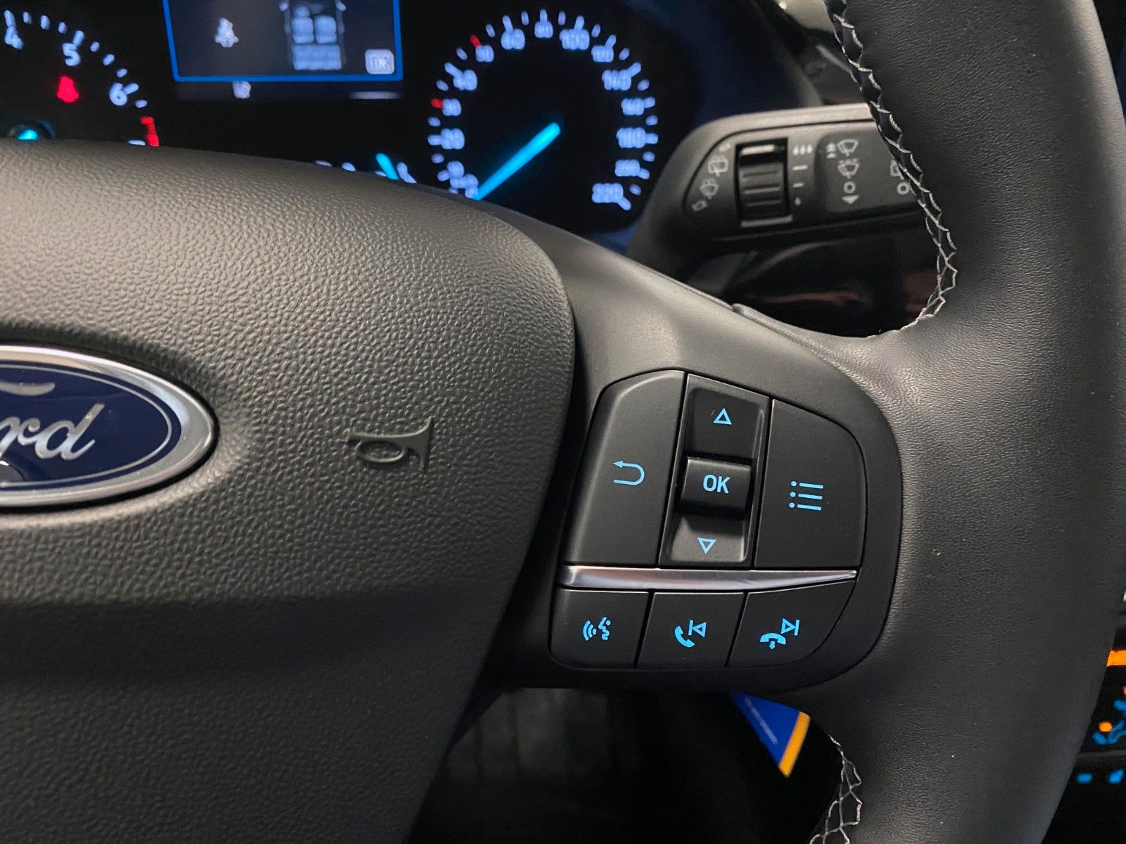 Fahrzeugabbildung Ford Fiesta 1.0 EcoBoost Titanium+LED+ALLWETTER+I-ACC